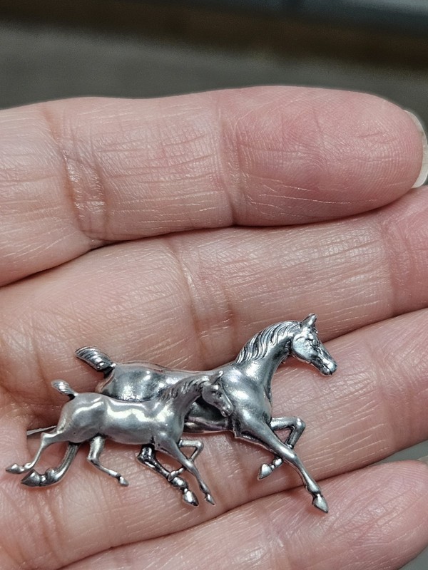 Vintage Hallmarked Sterling Silver Mare With Foal Horse Pin Brooch 3g 1.3/8 “