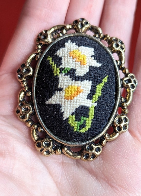 Vtg LILY Cross Stitch Gold Tone Framed 2½” Brooch Pin Pendant Flower Black White