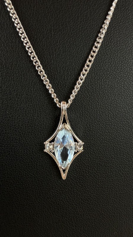 Vintage Avon Crystal Palace Necklace Blue Marquise Rhinestone Silver Tone 20″