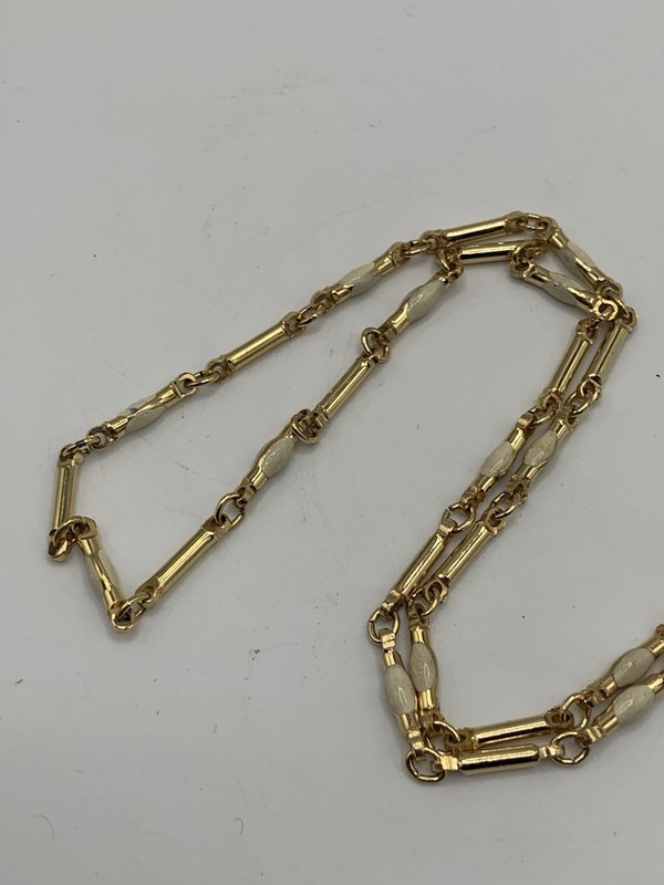VTG Off White Enamel Gold Tone Chain Link Necklace 18” gallery