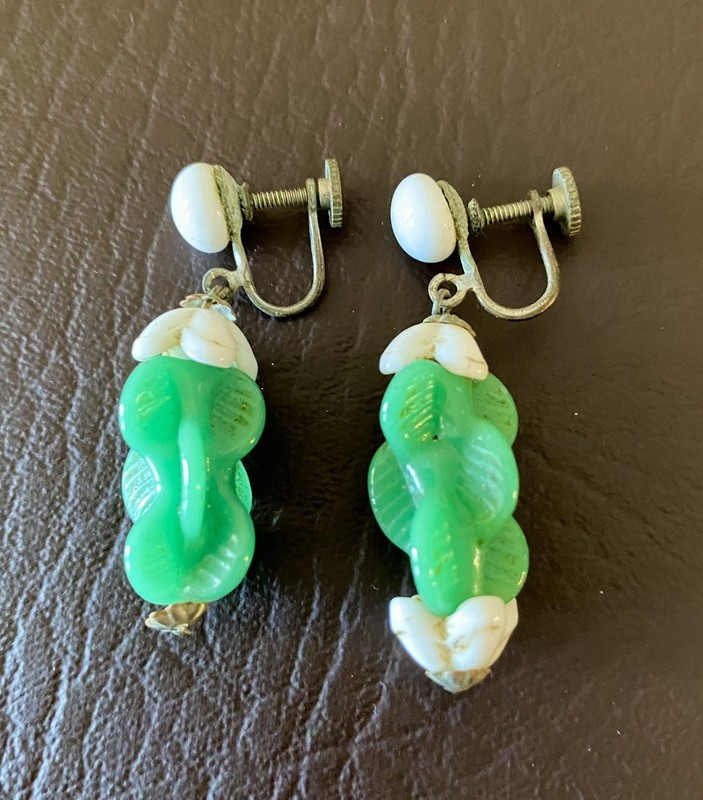 Vintage Estate Clip Ons Screw Back Earrings Lot 5 Pairs Glass Cameo Faux Pearl gallery