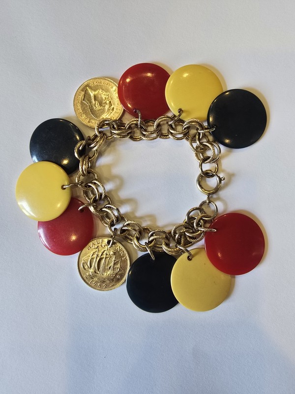 Vintage 1950s Gold Tone Nautical Themed Bakelite Coin Disk Charm Bracelet