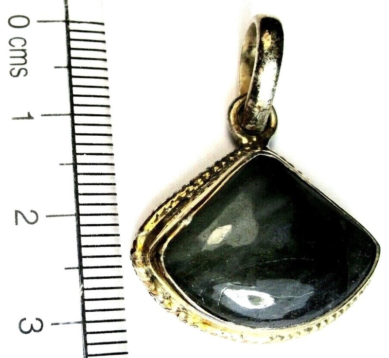 Beautiful 925 St. Silver Pendant, with Triangle Shape Labradorite gallery