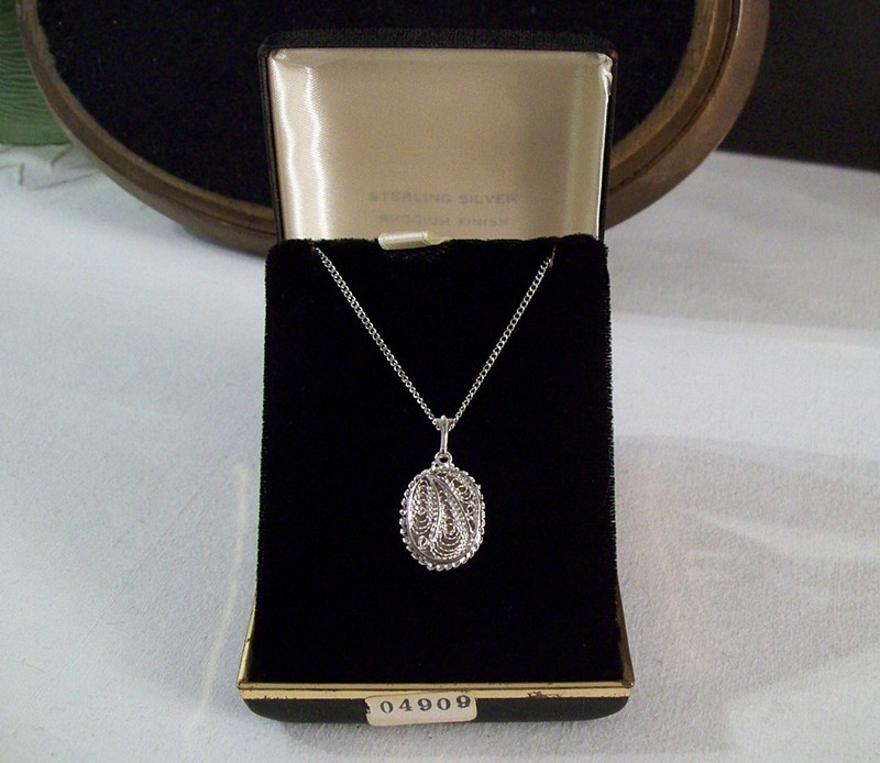 Sterling Silver FILIGREE LOCKET with Chain – NOS – Vintage 1960’s – Boxed –