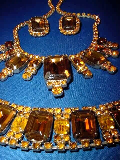Vintage Burnished Amber Brown & Gold Necklace Bracelet Earrings