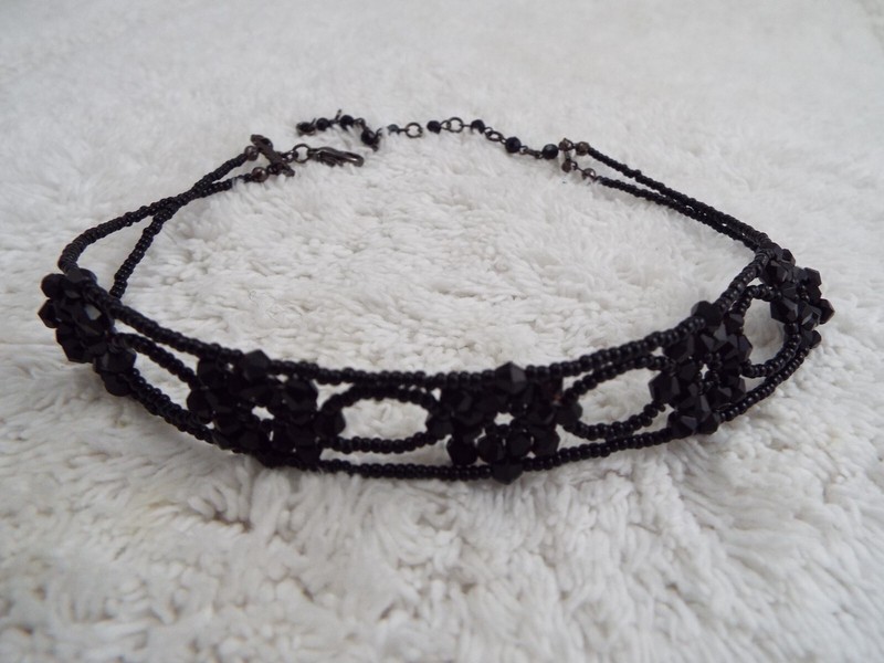 Black Glass Bead Choker Necklace (J21)