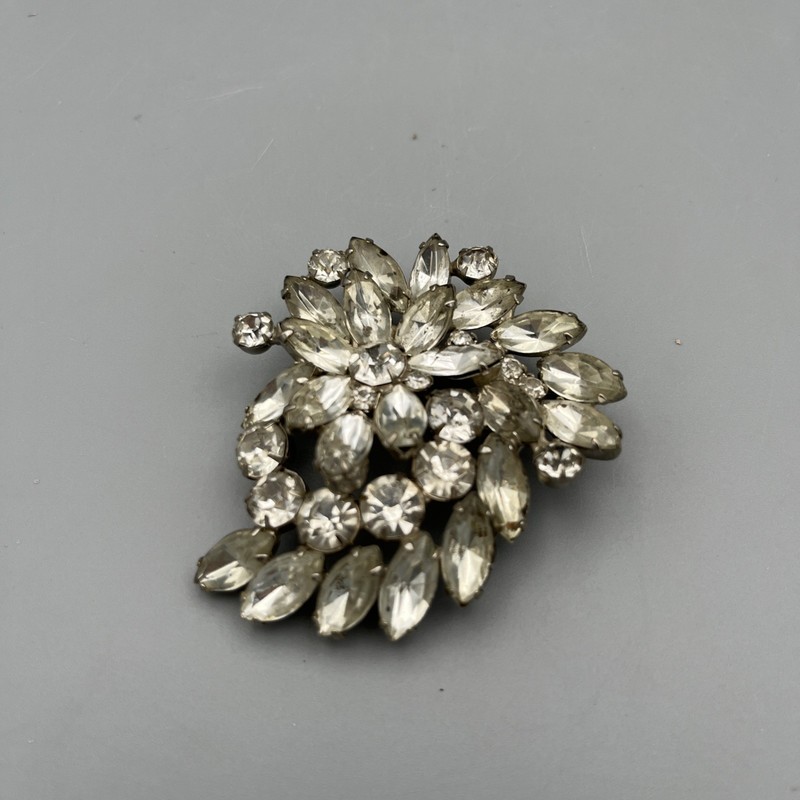 Vintage Marquis & Round Clear Rhinestones Flower Cluster Shaped Brooch Pin 2.5”