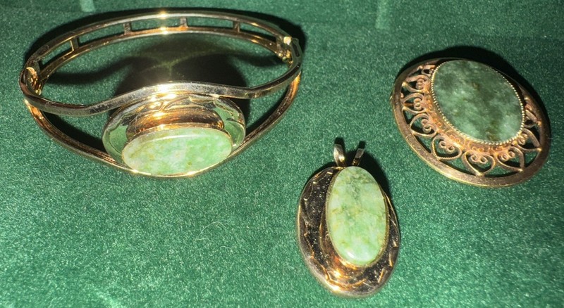 💛💛Vintage 3 Piece Jade Jewelry Set Pendant, Brooch & Bracelet💛💛 gallery