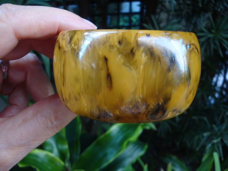 Vintage 1.5″ Bakelite Bracelet! Lovely Marbled Jade Green/Cream/Brown Colors!