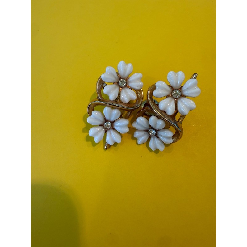 VTG 1950s Crown Trifari Alfred Philippe White Flower Earrings Pristine Cond gallery