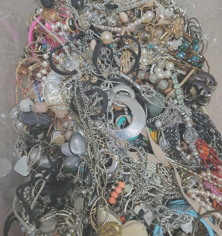 3 Pounds Jewelry Costume Vintage Mix LBS necklaces bracelets pins rings etc lbs
