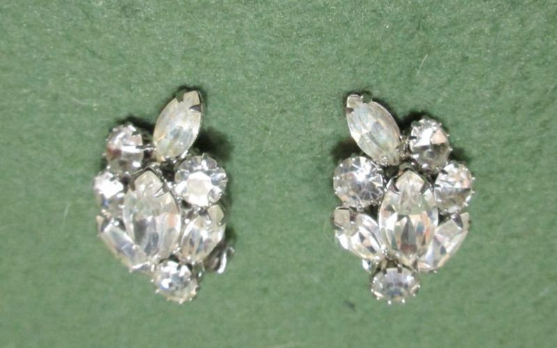 ’50’s WEISS Sparkly Clear Rhinestone Clip-On Earrings, Marquis & Round Stones