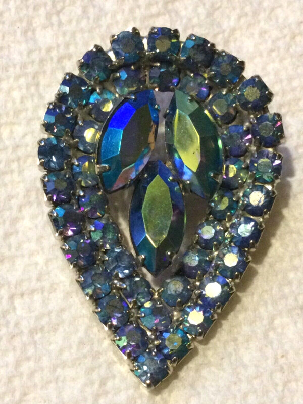 VINTAGE SILVERTONE TEARDROP SHAPE AURORA BOREALIS ROUND & MARQUIS RHINESTONE PIN