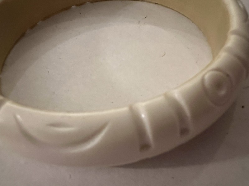 Vintage Style Resin Bangle Elegant Cream/Beige Carved Bracelet Jewelry gallery