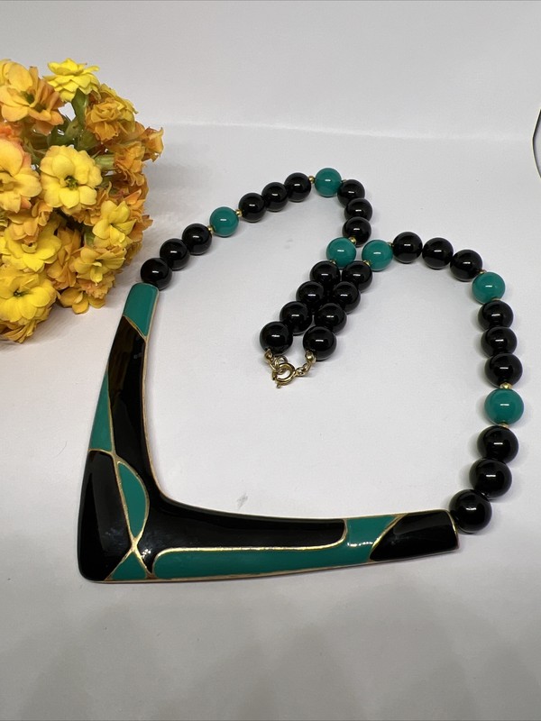 Vintage Enamel Black Green & Lucite Bead Statement Gold Tone Necklace 7243