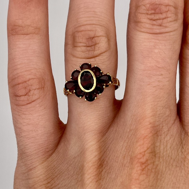 Vintage 18K Yellow Gold Oval Pear & Round Mozambique Garnet Cluster Ring Size 6 gallery