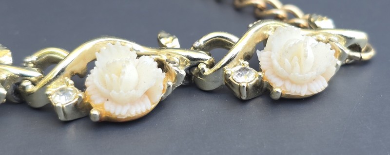 VINTAGE EMMONS Mid Century white ROSES, RHINSTONE CHOKER NECKLACE 17” gallery