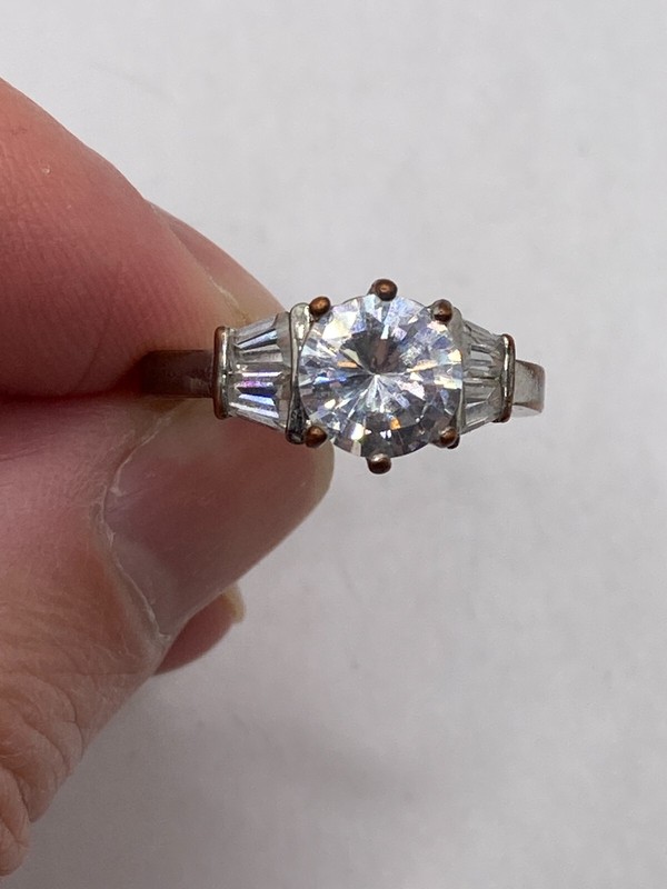 Vintage Round-Shaped Clear Stone in Silvertone Ring (Size 7)