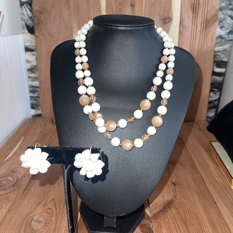 Vintage White & Peach Lucite Gold Tone Necklace And Clip Earring Set 1950’s