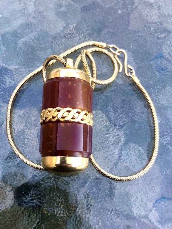 Vintage Barrel Style Red Brown Baltic Amber Pendant Necklace