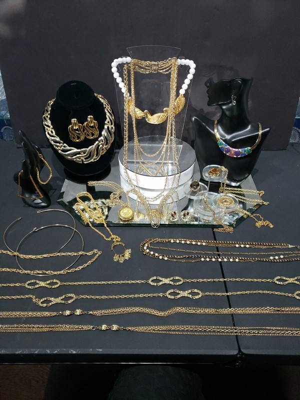 Large lot collection 1970-80s Unsigned Sarah Coventry Jewelry Necklaces earrings