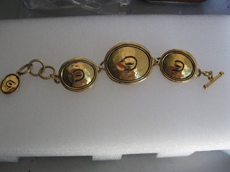 Vintage Elizabeth Taylor Avon Gold Coast E Bracelet hammered goldtone