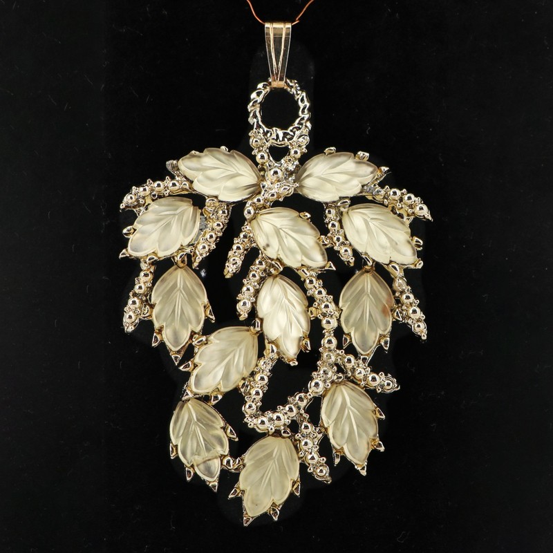 Vintage Gold Tone Thermoset Leaf Cluster Jewelry Pendant Brooch