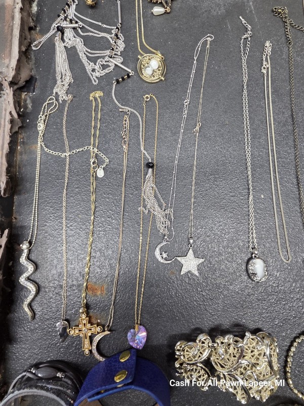 VINTAG 1970-1990 Retro Mcm JEWELRY 80 PC LOT NECKLACE BRACELET RINGS EARRINGS gallery