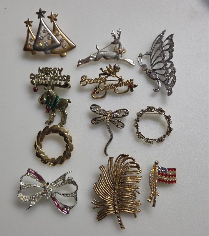 11 Vintage Misc Brooches