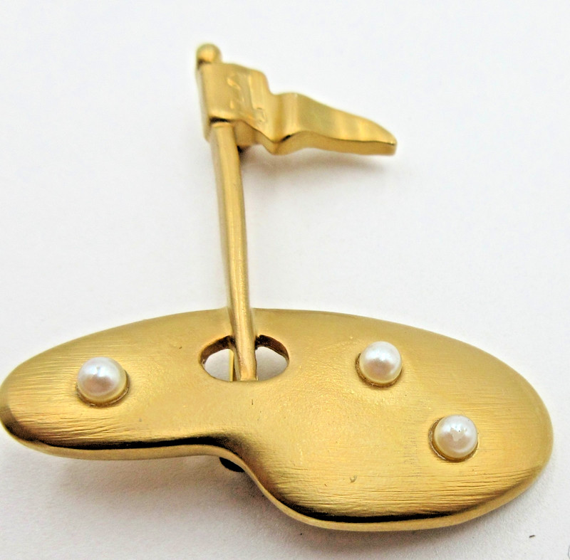 VTG ? AVON FLAG 1 GOLF Off white faux pearl BALL Brooch Pin brushed gold tone