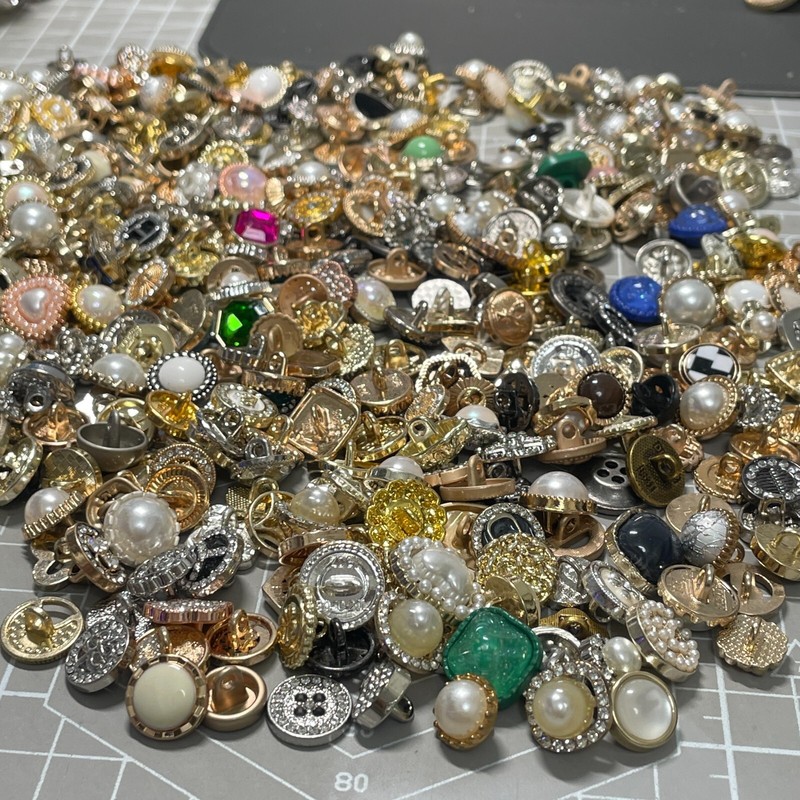 Vintage-now Costume Jewelry makeing Lots button Read Description 50pcs gallery