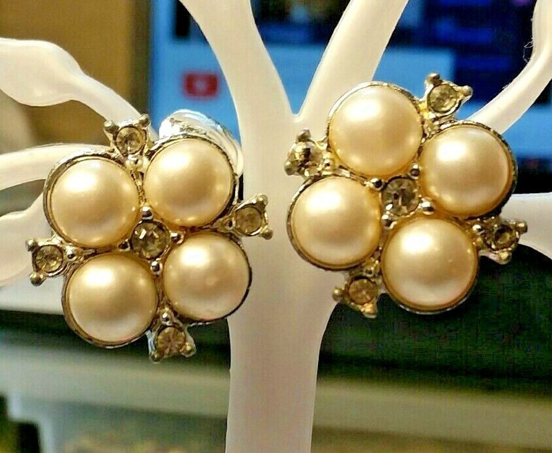 Vintage Jewelry: Marked “Sarah” 1/2″ Rhinestone Clip On Earrings 02-18-2019