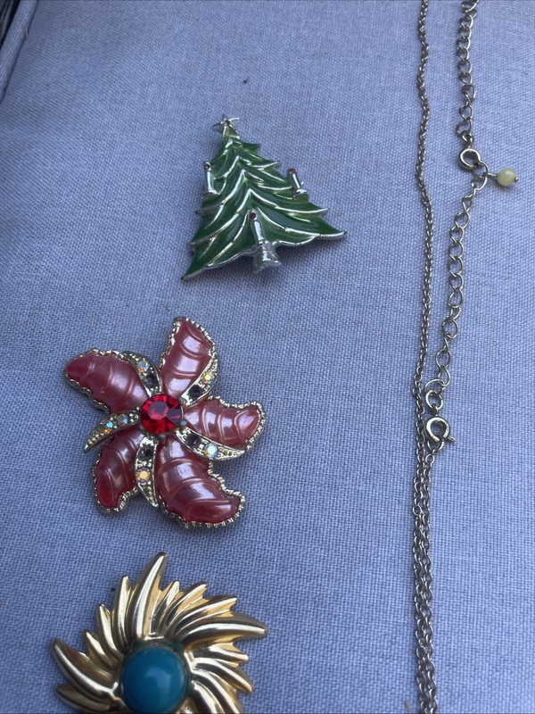 Vintage Estate Jewelry Lot Avon Earrings Brooch Necklaces As Is gallery