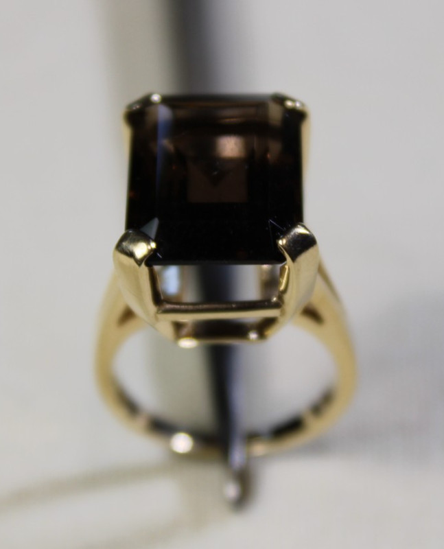 VINTAGE SOLID 14 KARAT GOLD COCKTAIL RING SMOKY QUARTZ 9+ CARATS 5.14 DWT 8 GRAM gallery