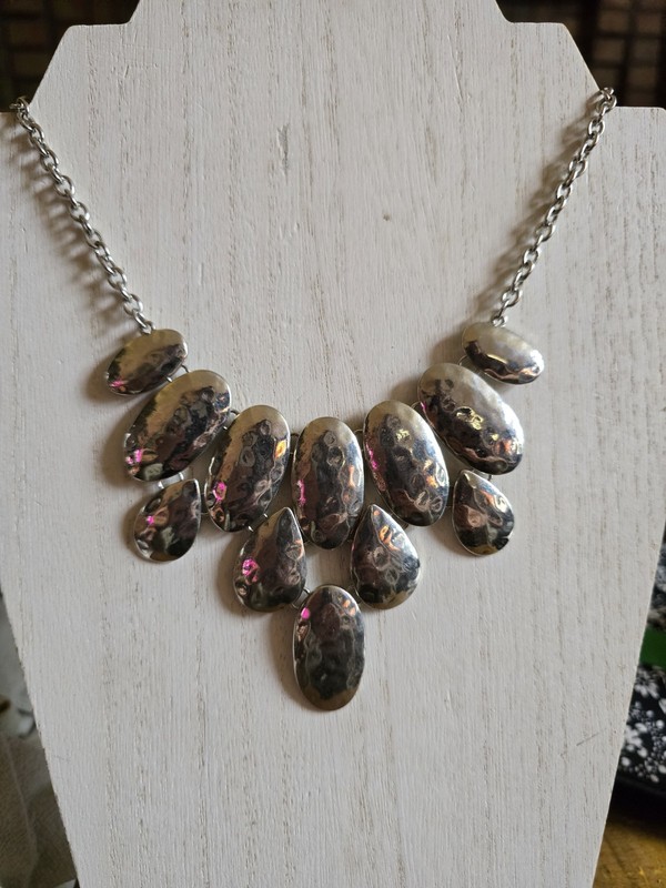 Vintage Silver Tone Hammered Necklace Chocker Bib gallery