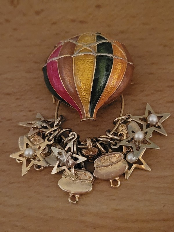 Vintage Signed Made In America Hot Air Balloon Star Brooch Jewelry CA USA P140