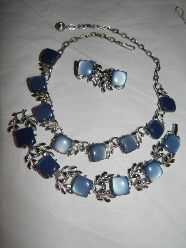 Vintage Thermoset Parure: Midnight Moonglow Necklace, Bracelet, Earrings; Leaves