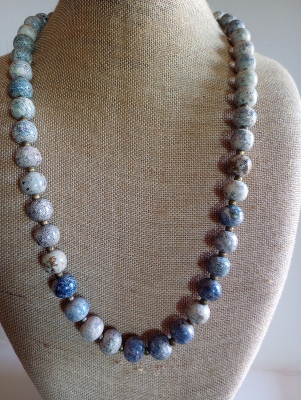 80TH ERA NATURAL BLUE CORAL NO DYE LARGE NECKLACE 28″ LONG 140 GR 14 MM BEADS