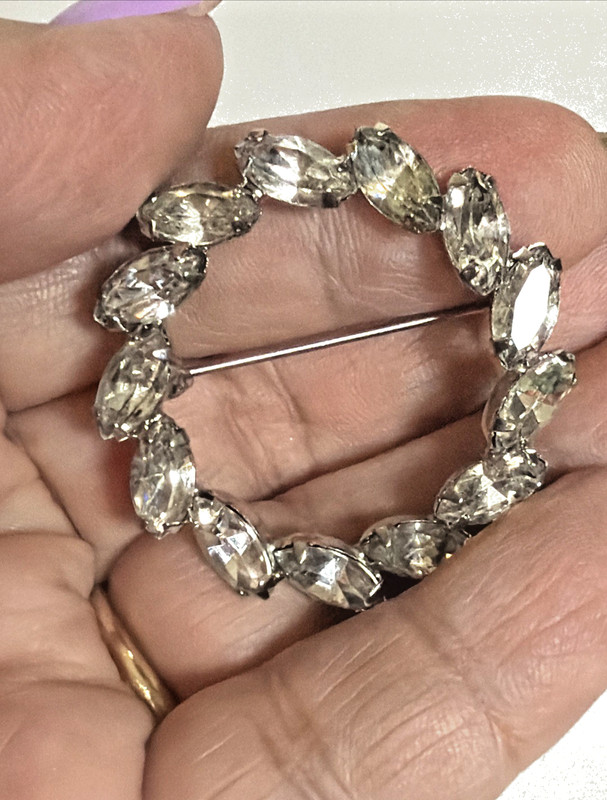 VTG Clear Marquis Shaped Rhinestone: Circle Wreath Silver Tone Pin Brooch 1.5″
