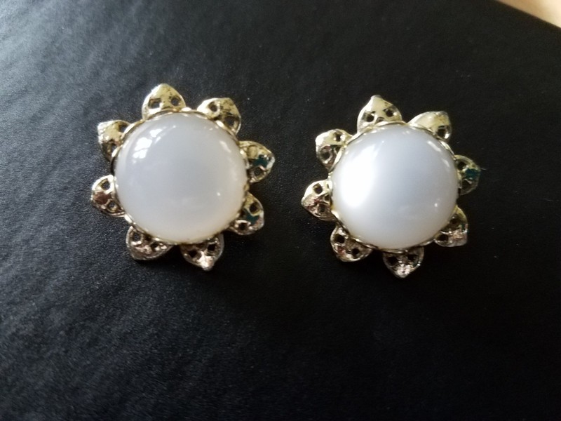 Vintage white Clip-ons With Silver Alloy Metal gallery