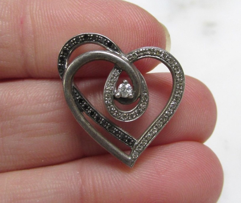 Black & Clear Diamond Sterling Silver Heart Pendant ~ 2.8grams ~ 5-I726