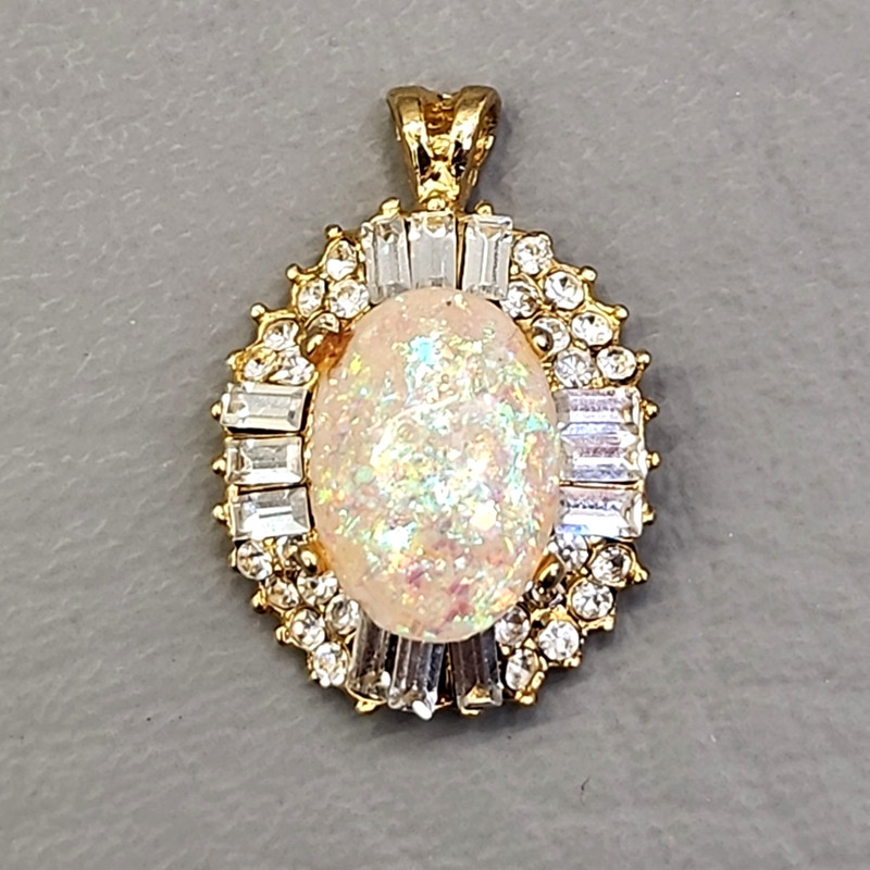 Vintage Parklane Imitation Opal Clear Rhinestones Baguettes Oval Gold Tone 7/8″
