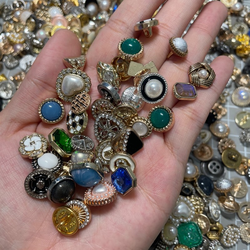 Vintage-now Costume Jewelry makeing Lots button Read Description 50pcs gallery