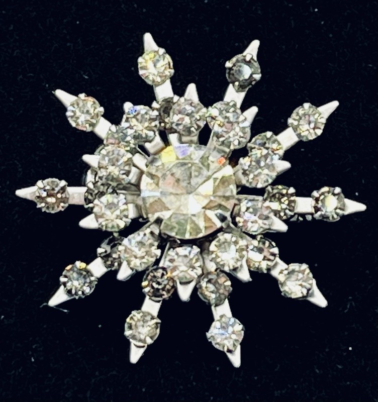 Vintage Silver Starburst Snowflake Brooch Pin 31 Rhinestones Gemstones