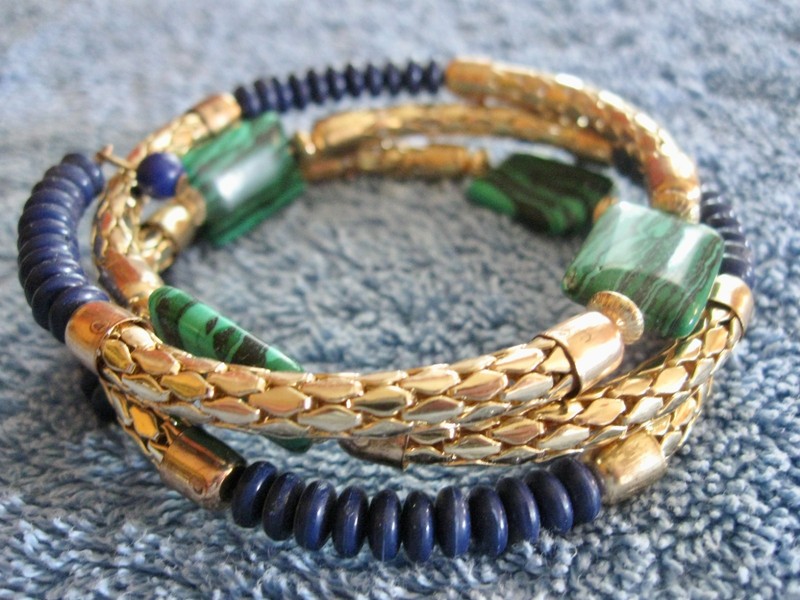 Expandable Spring - Memory Wire. Bangle Bracelet. 3 Rows; Gold Tone Navy Green gallery