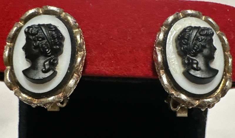 Vintage Cameo Clip Earrings Black White Lady Profile Gold Tone Victorian Style