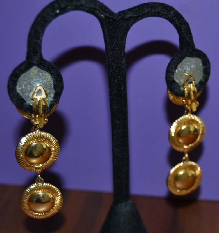 Vintage LIZ CLAIBORNE Gold Tone Long Dangle 2 3/4m in. Clip On Circles Earrings gallery