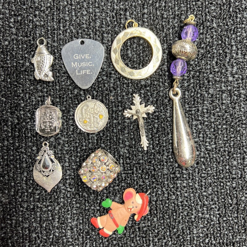 Vintage Silver Tone Pendant S Lot Of 11 Sizes Colors Shapes Varies Fashion gallery