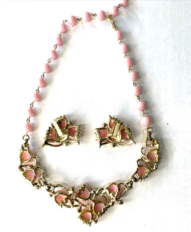 1960'S KRAMER PINK THERMOSET TULIP BEAD 16" CHOKER NECKLACE & Clip On Earrings gallery