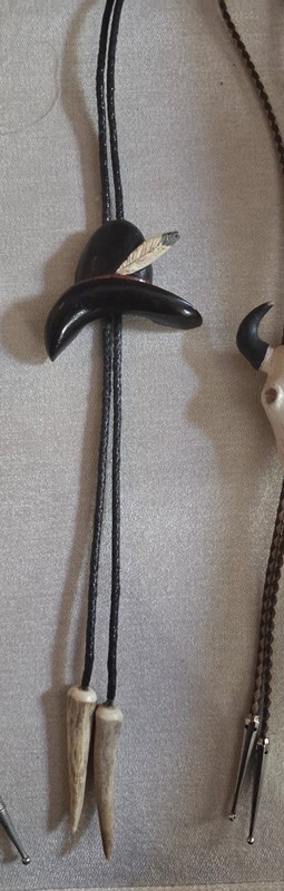 Vtg TEN GALLON HAT / FEATHER Hand Carved Wood Bolo Tie / Antler Burr tips